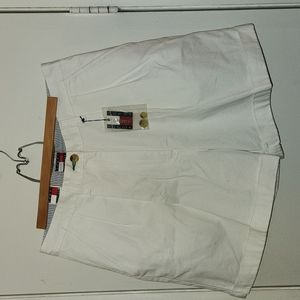 Nwt.Nwt Tommy Hilfiger white pleated shorts size 14